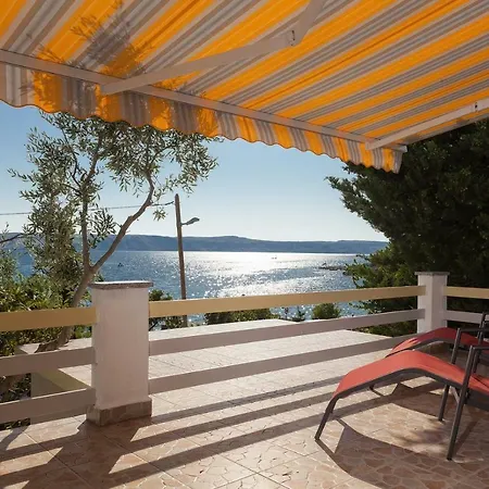 Apartment Milka By The Sea Karlobag Exterior photo