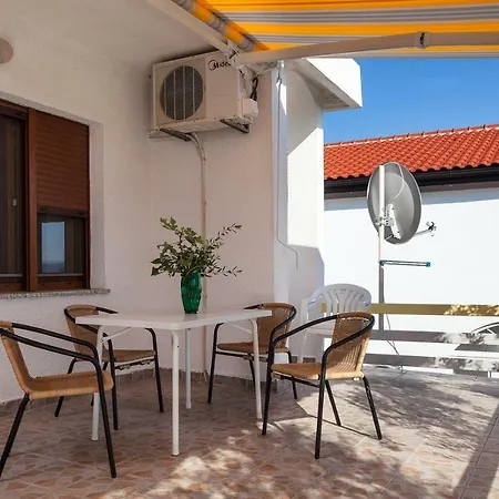 Apartment Milka By The Sea Karlobag Exterior photo
