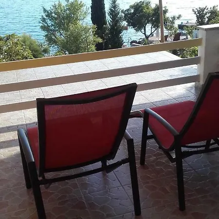 Apartment Milka By The Sea Karlobag Exterior photo